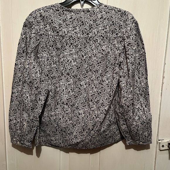 NWT Universal threads women’s blouse - Picture 2 of 4